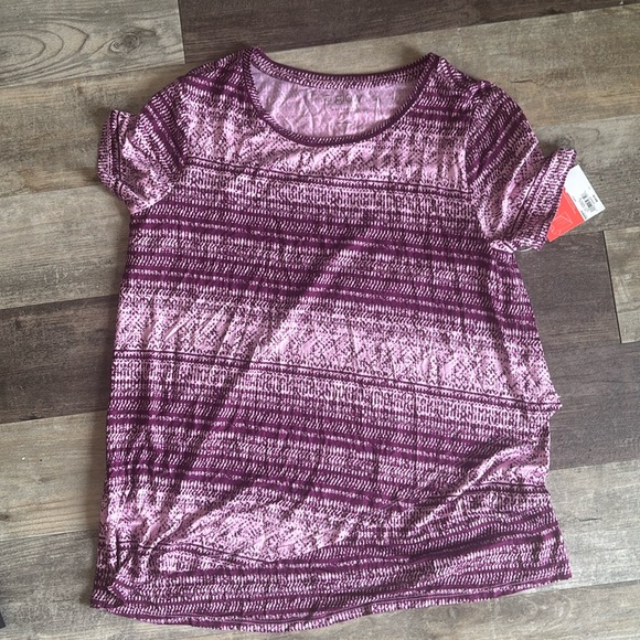 A glow nursing top high low - Picture 1 of 3